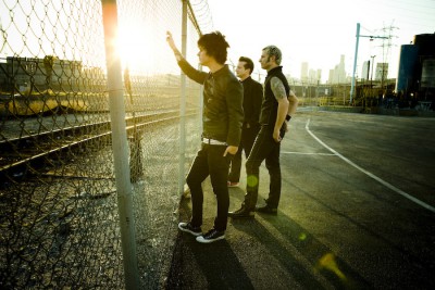 green-day-21st-century-breakdown-official-photoshoot-green-day-5516401-700-467.jpg